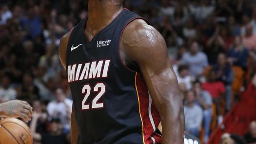 117-100. Adebayo y Butler mantienen invictos a Heat en su campo frente a Hornets