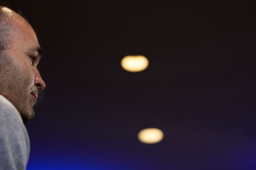 Iniesta cree que el retorno de Xavi al Barça sería una gran noticia