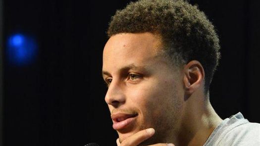 Las apuestas mantienen favoritos a los Warriors con Curry de líder