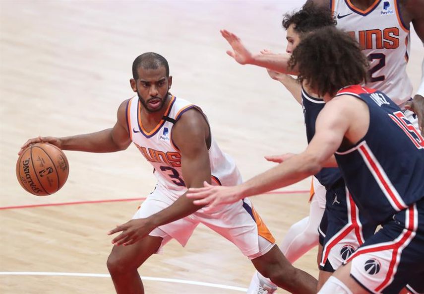 113-116. Paul y Booker le ganan duelo a Embiid y los Suns se imponen a los Sixers