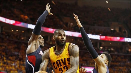 114-111. Un Triple-doble de James pone a los Cavaliers a las puertas de las Finales