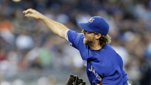 8-2. Tulowitzki jonronea y Dickey trabaja sólido contra los Filis