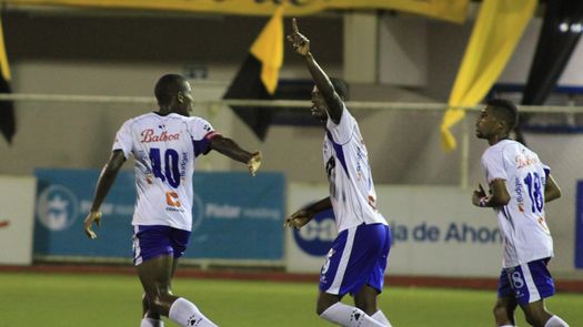 Árabe Unido consigue goleada ante el CAI y firmeza en el liderato