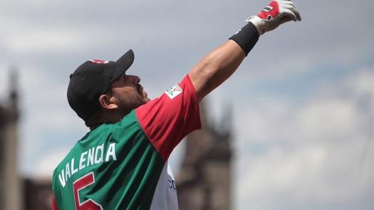 Carlos Valencia arrebata el título del Derby de cuadrangulares a Jorge Cantú