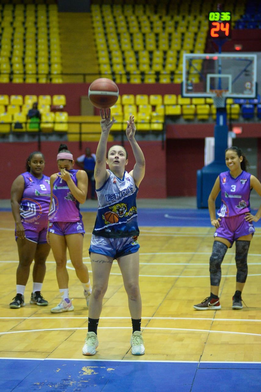 La U Girls Hoops clasifica a semifinales
