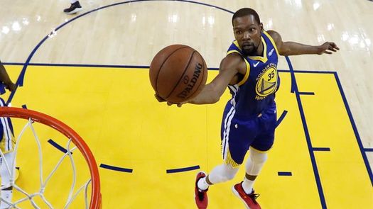 La liga y el sindicato de jugadores acuerdan realizar el torneo NBA 2K20