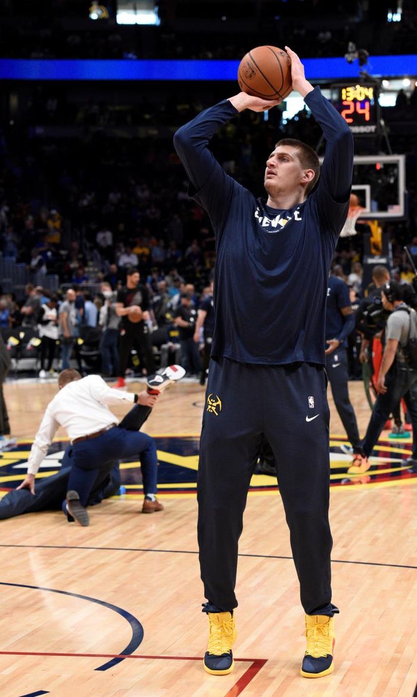 110-102. Jokic logra un triple-doble en victoria de los Nuggets