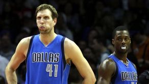 114-107. Barnes y los Mavericks siguen a la caza de la división