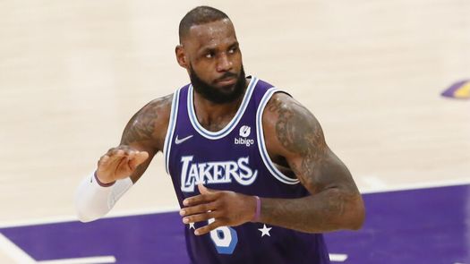LeBron James, su grandeza no es suficiente para los Lakers en la temporada.
