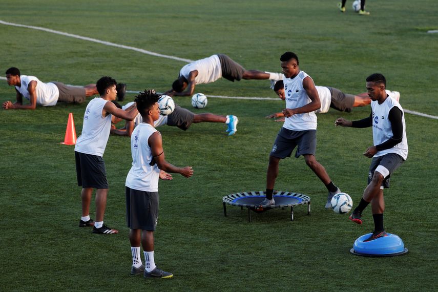 El fútbol panameño se mueve para mantener viva la llama de los fanáticos