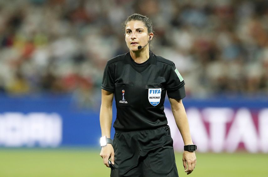 La alemana Hussein dirigirá la final Chelsea-Barcelona