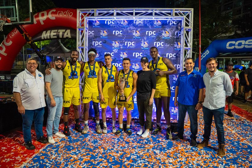 Kinder Garden es el primer equipo en ganar el título de Media Cancha.&nbsp;