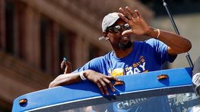Durant también hizo posible que Warriors continúen intactos en su núcleo