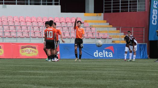 Alessio Espino anotó doblete en la gran victoria de los Mustangs