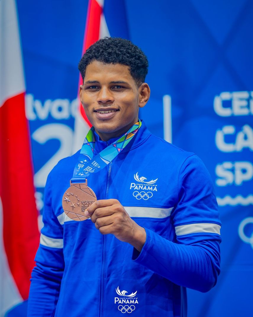 Bernabé Vergara logra la primera medalla para Panamá