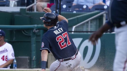 12-5. Riley pega grand slam y jonrón contra los Mets