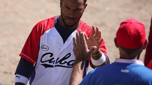 Seis peloteros cubanos jugarán con el club profesional panameño Los Santos