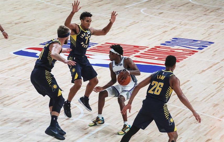 107-121. Fox y Barnes sorprenden a los Mavericks y rompen la racha de nueve derrotas de los Kings