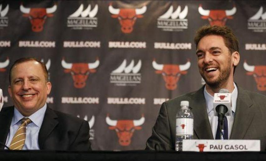 Pau Gasol es recibido como la nueva estrella de los Bulls