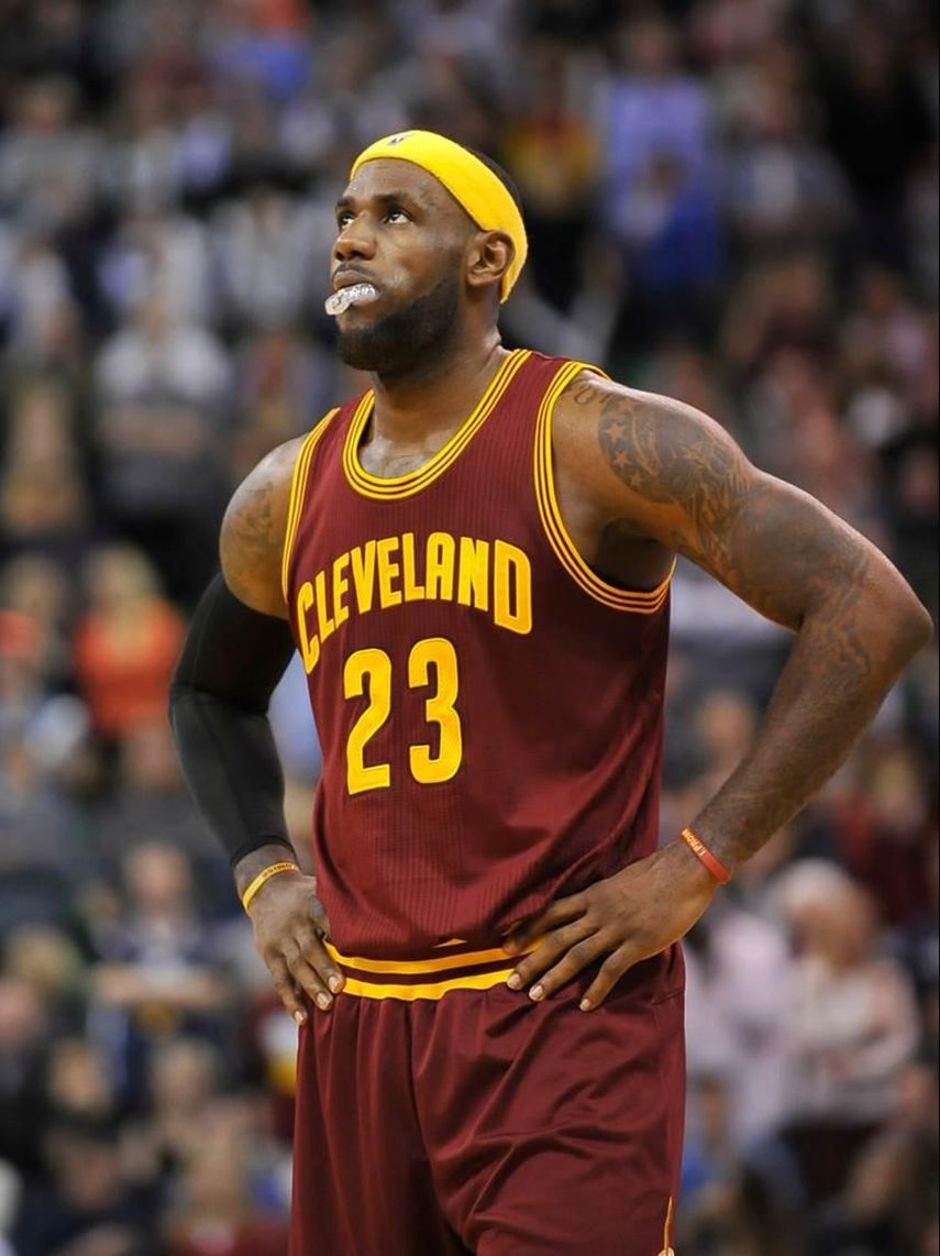 118-111. James logró un triple-doble e Irving aportó 32 puntos