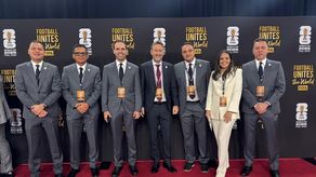 El DT de Panamá, Thomas Christiansen (saco más oscuro) asistió al sorteo en Washington acompañado de una comitiva de la Fepafut. Foto: Cortesía/Fepafut