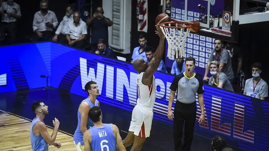 Ernesto ‘Mauro’ Oglivie lideró la ofensiva panameña con un doble-doble de 17 puntos y 10 rebotes en la derrota de Panamá ante Argentina 65 a 58.