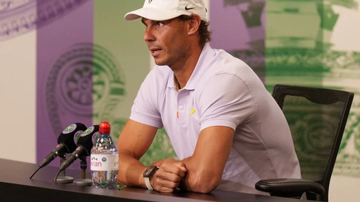 Rafa Nadal se retiró de las semifinales de Wimbledon por una lesión en el músculo abdominal