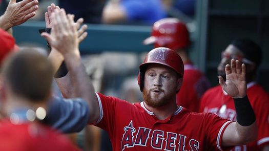 5-2. Calhoun remolca dos contra los Vigiantes
