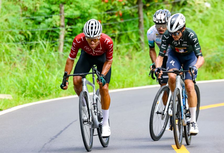 Franklin Archibold venció en un emocionante cierre al costarricense Gabriel Rojas y al veterano Oscar Sevilla en la tercera etapa del Tour de Panamá 2025.&nbsp;