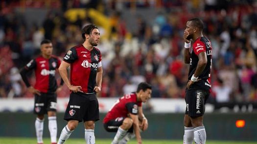 Atlas anuncia que se malogró la contratación del chileno Mauricio Pinilla