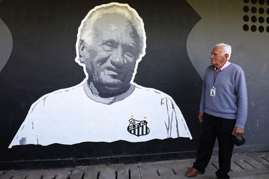 Santos homenajea a Seo Maneco, empleado del club desde hace más de 60 años