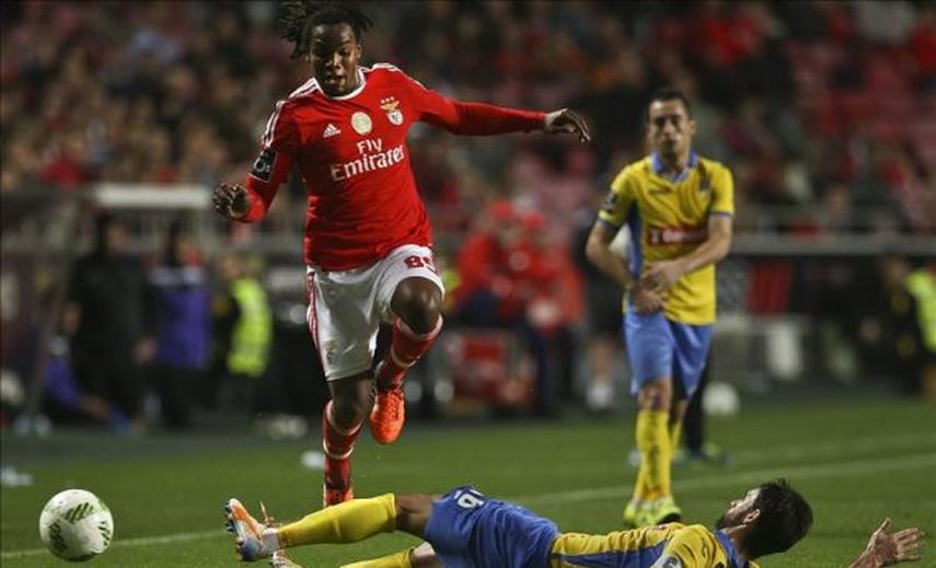 El Sporting de Lisboa gana y mantiene el liderato frente a un Benfica al alza