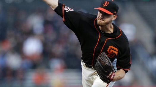 6-4. Reynolds pega cuadrangular que decide victoria sorpresa de los Piratas ante Gigantes