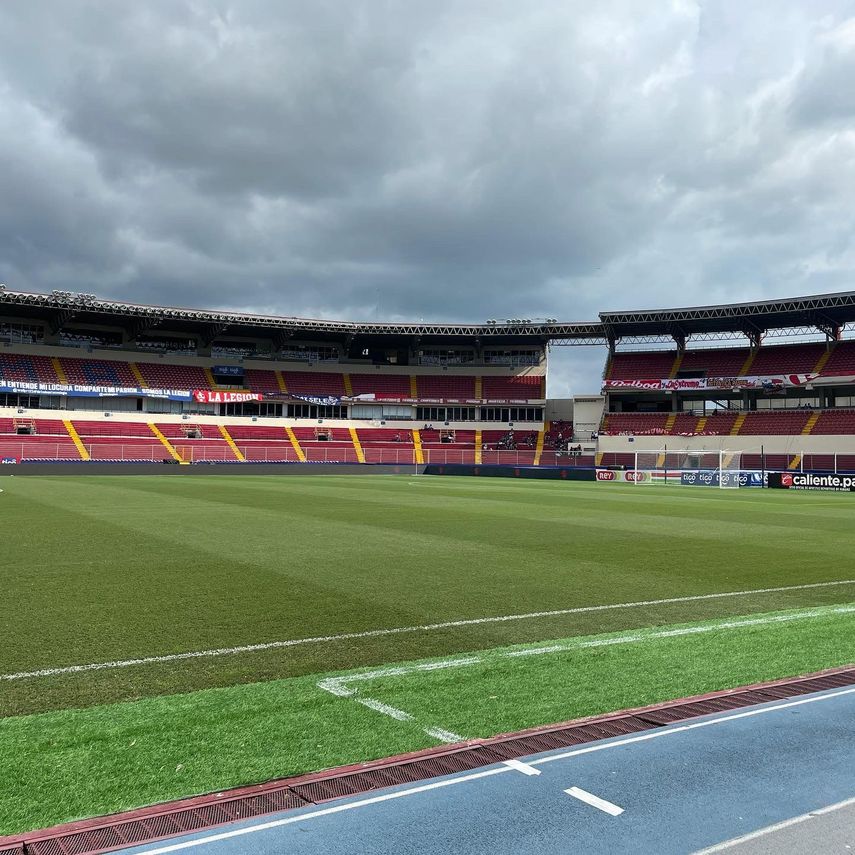 Fuerte lluvia en el Rommel Fernández