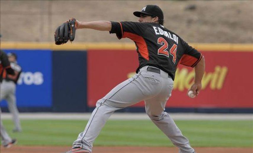 5-2. Eovaldi lanza sólido y Young y Drew jonronean contra los Tigres