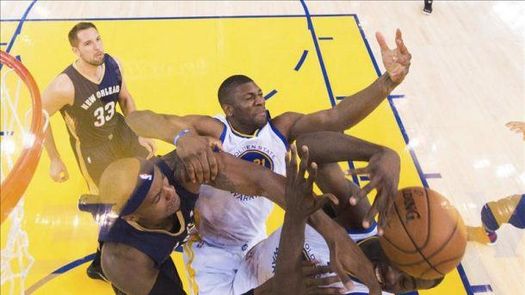 Los Warriors, primeros clasificados; los Grizzlies ganan; los Hawks y los Bulls pierden