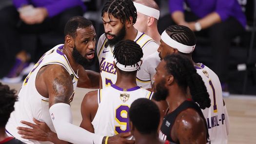 Los Lakers, más fuertes, buscan revalidar el título y los Clippers, hacer lo suyo