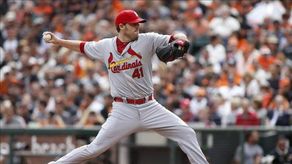 7-4. Lackey y Carpenter dominan a los Cerveceros