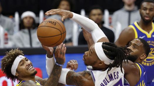 128-124. Holmes y Hield, decisivos en el triunfo de los Kings
