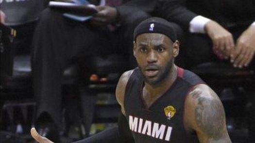 James impuso su liderazgo, los Raptors siguen imparables, Davis hizo de Durant
