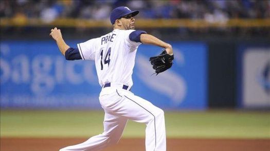 Los Tigres envían a Price a los Azulejos por tres lanzadores zurdos