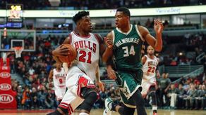 113-117. Antetokounmpo y los Bucks mantienen sin triunfo a los Pelicans