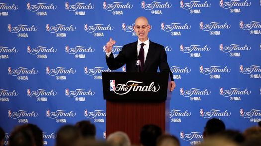 Duelos y directivos de la NBA esperan reanudar las actividades