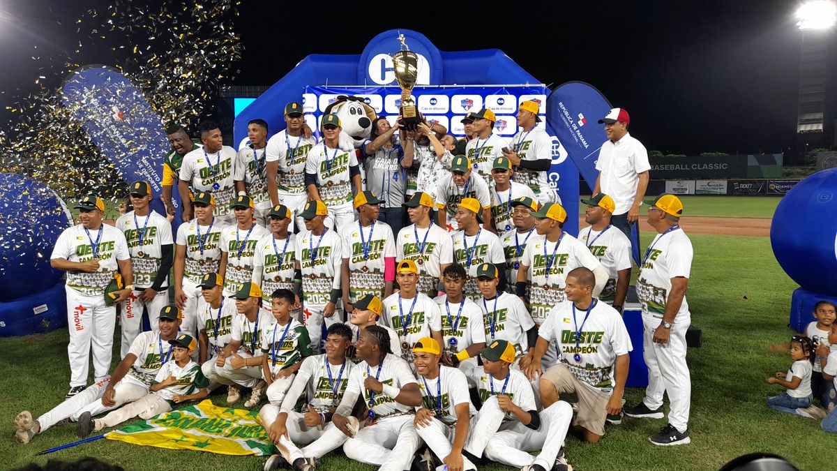 La novena de Panamá Oeste dirigida por Carlos Maldonado se llevó la corona en el Campeonato Nacional Juvenil 2023 tras vencer en la Gran Final a Coclé. Foto: Aurelio Ortiz G.