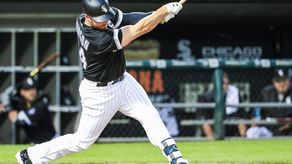 4-2. Davidson jonronea en la victoria de los Rojos frente a los Cardenales