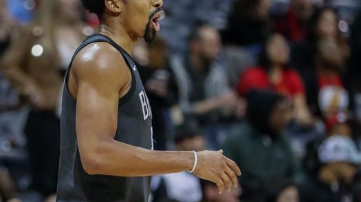106-108. Dinwiddie celebra premio Jugador de la Semana con triunfo de Nets