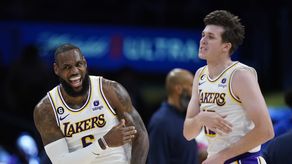 Lakers ganan en Memphis y toman ventaja