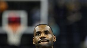 76-111. James lidera con 25 puntos a los Cavaliers