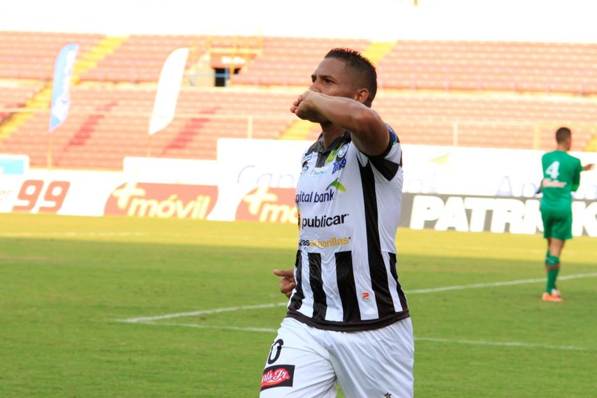 Con goles de Amir Waithe el Tauro sube a la 2da posición