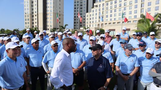 Omar Alfanno e Irving Saladino durante el acto inaugural de la 3ra edición del Torneo Fundación Omar Alfanno